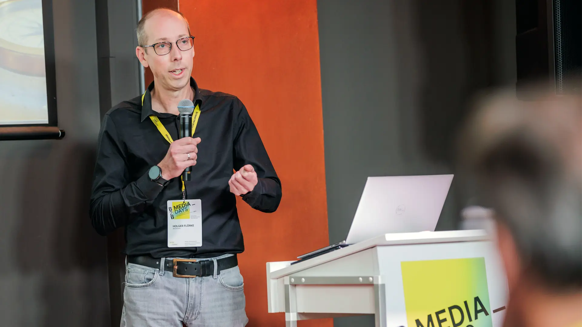 Holger Flörke hält eine Präsentation