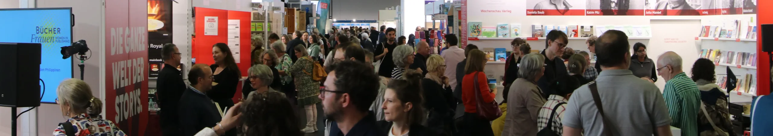 FBM25_4_3 Besucher der Frankfurter Buchmesse 2025