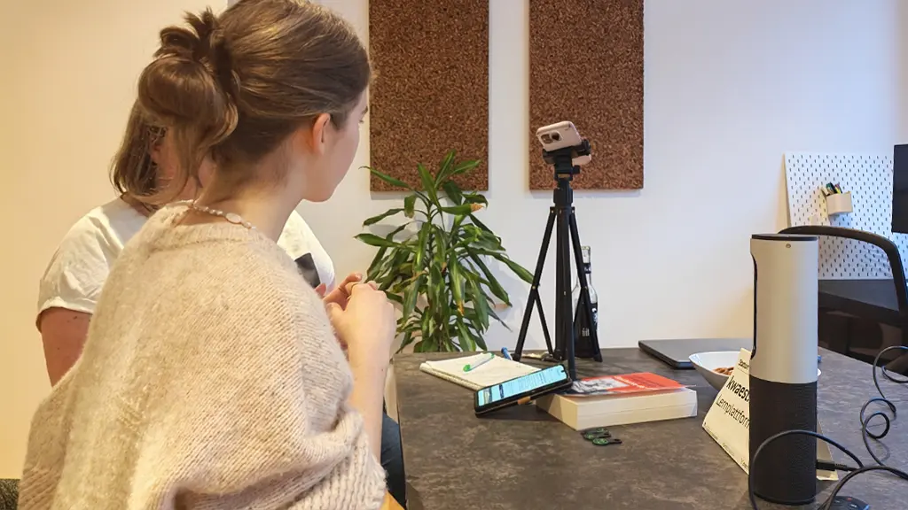 Testsituation an einem Mobiltelefon