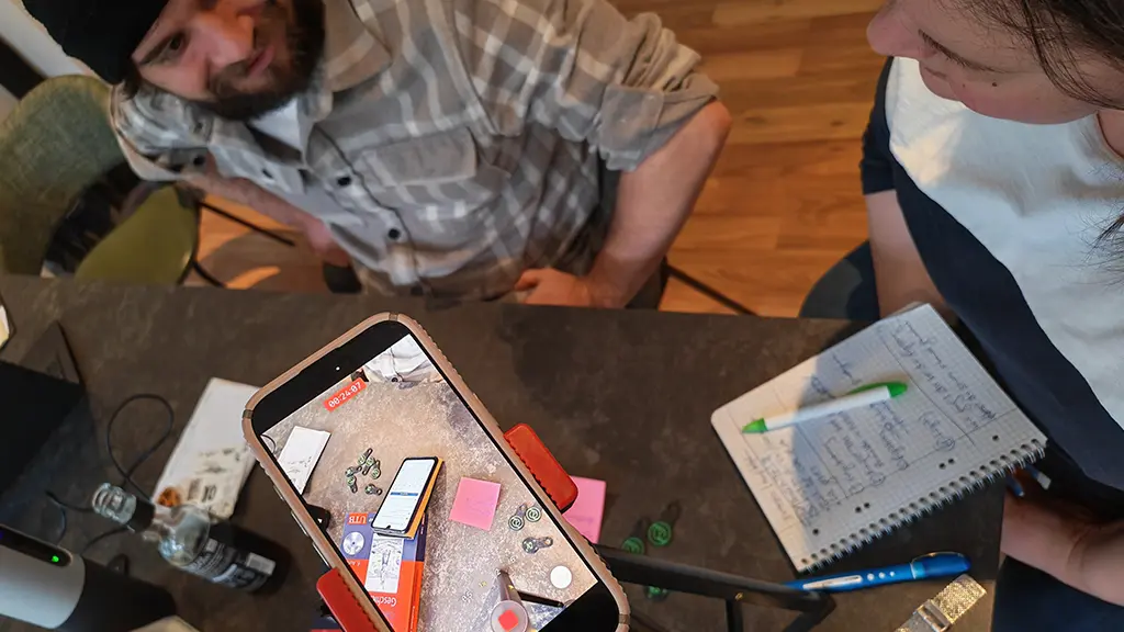 Testsituation an einem Mobiltelefon