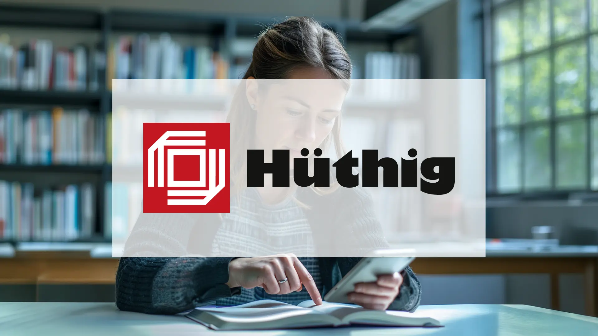 Das Logo der Hüthig GmbH vor einer Frau, die auf einem Mobiltelefon liest