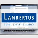 Laptop mit Lambertus-Logo und AVR-Dienstvertragsgenerator auf dem Bildschirm